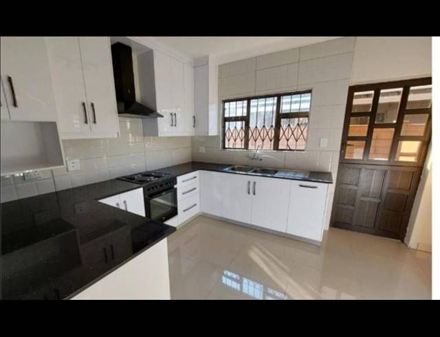 4 BEDROOM HOUSE FOR SALE IN BRACKENHAM